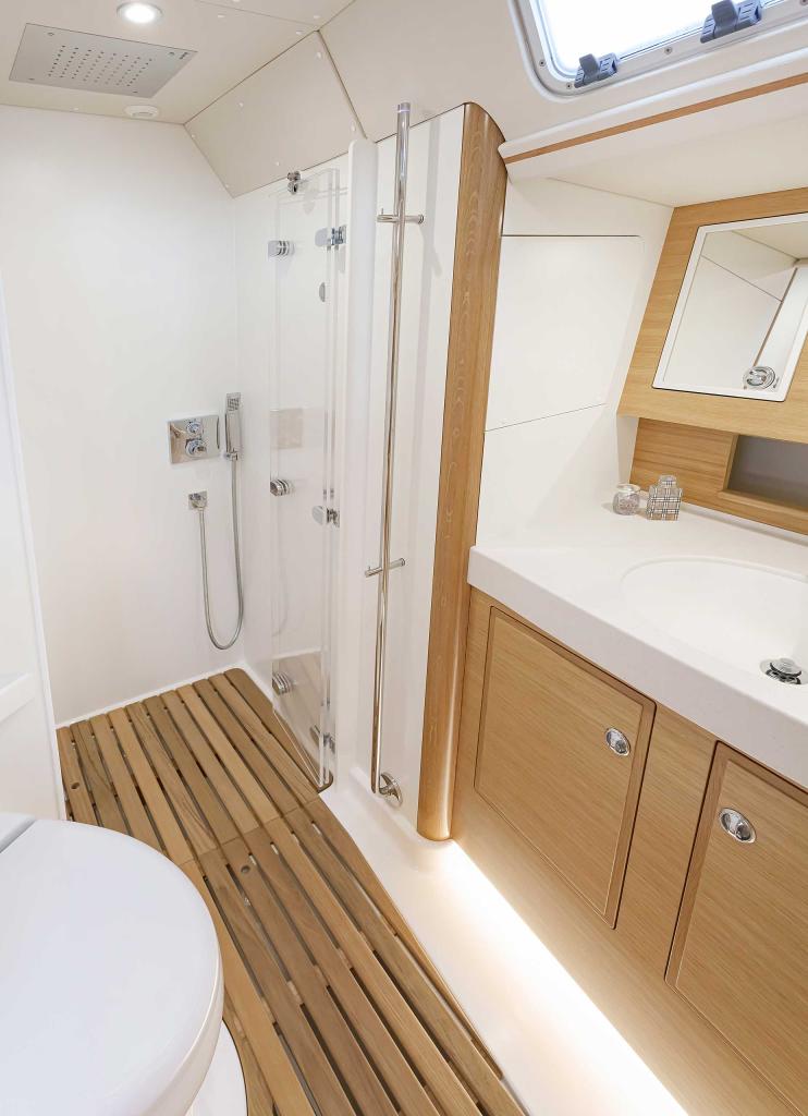 hallberg_rassy_69_aft_bathroom_shower_detail.jpg