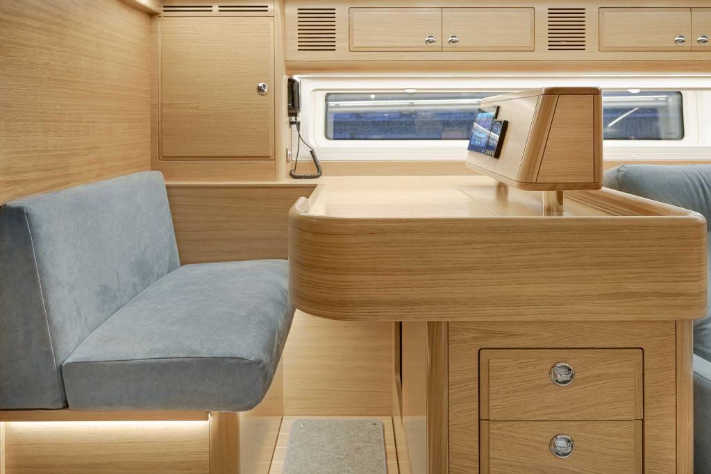 hallberg_rassy_69_navigation_table_detail.jpg