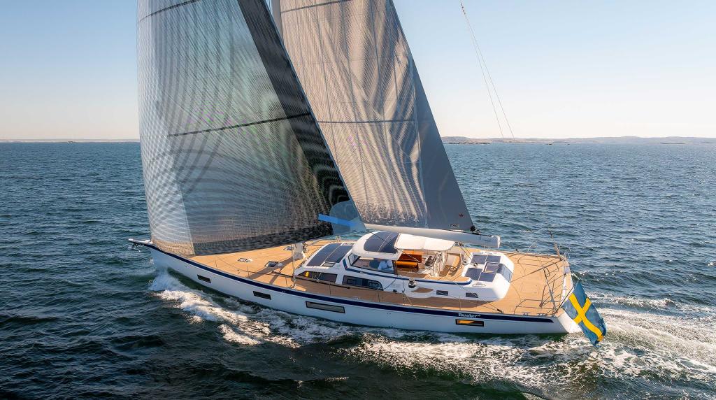 hallberg-rassy-69-sailing-port-aerial-action.jpg