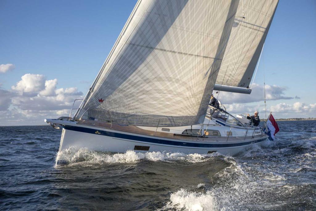hallberg-rassy-400-bow-sailing-waves.jpg