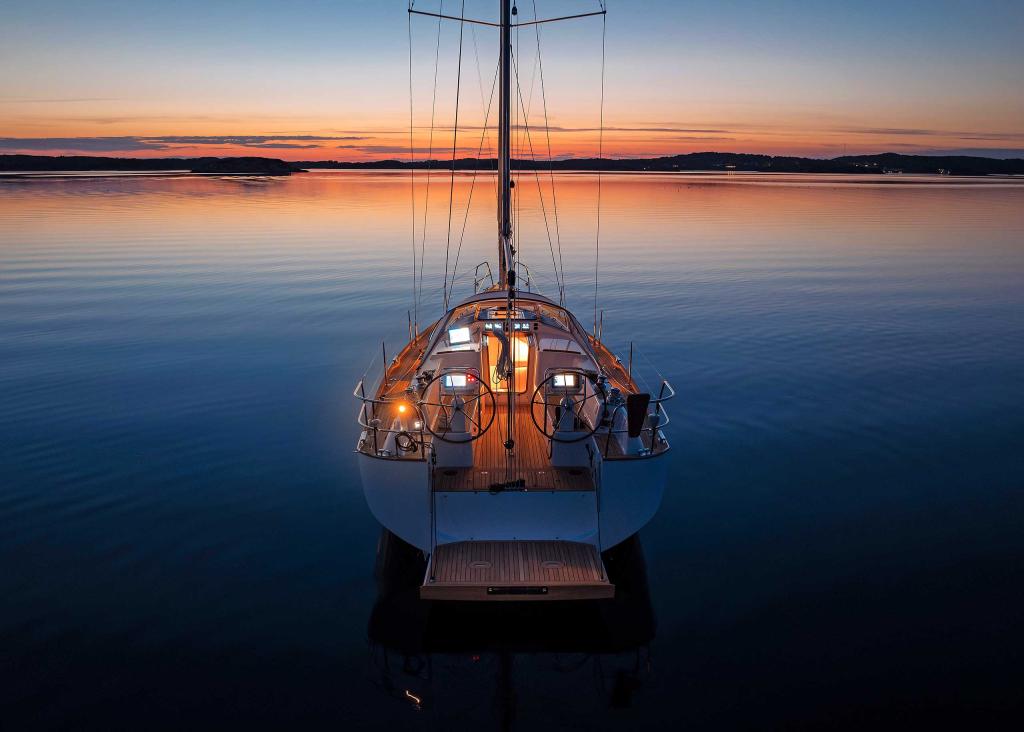 hallberg-rassy-340-stern-view-sunset-calm-water.jpg