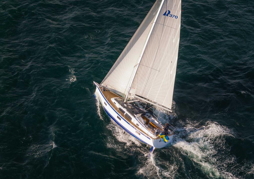 hallberg-rassy-370-sailing-aerial-top-view.jpg