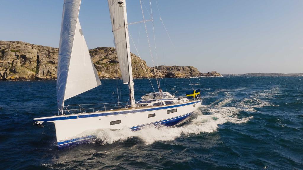 hallberg-rassy-69-sailing-bow-view.jpg