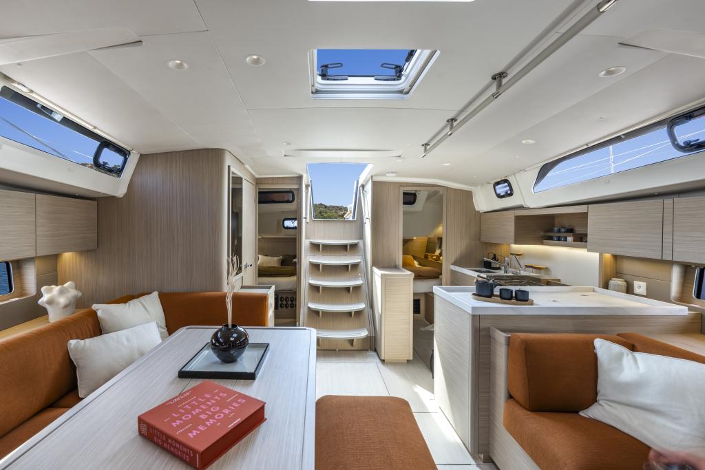 beneteau-oceanis-52-interior-salon-starboard-seating.jpg