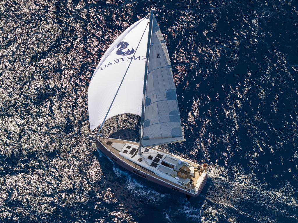 beneteau-oceanis-52-aerial-sailing-gennaker-02.jpg