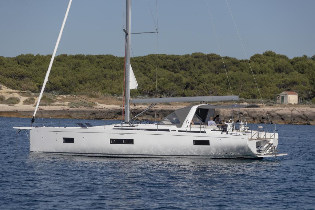 beneteau-oceanis-yacht-54-exterior-profile-at-anchor-04.jpg