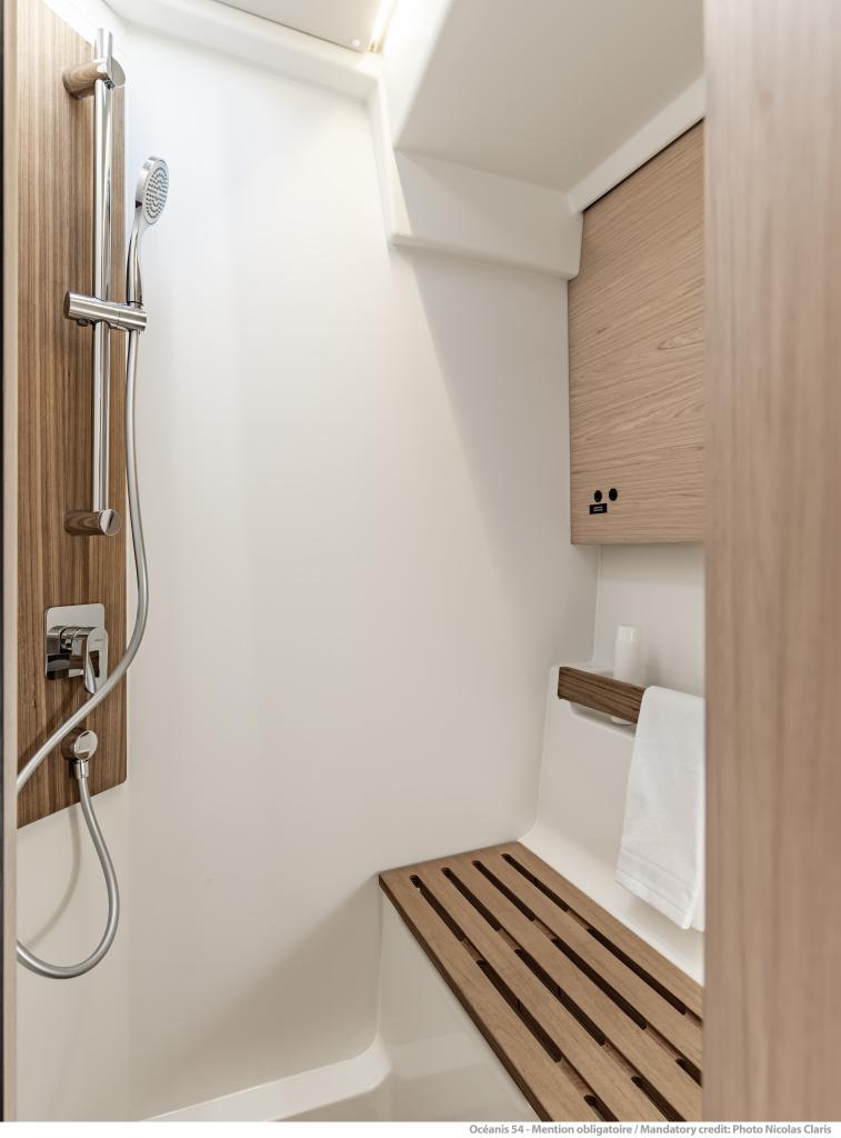 beneteau-oceanis-yacht-54_interior_bathroom_shower_teak-details_v01.jpg