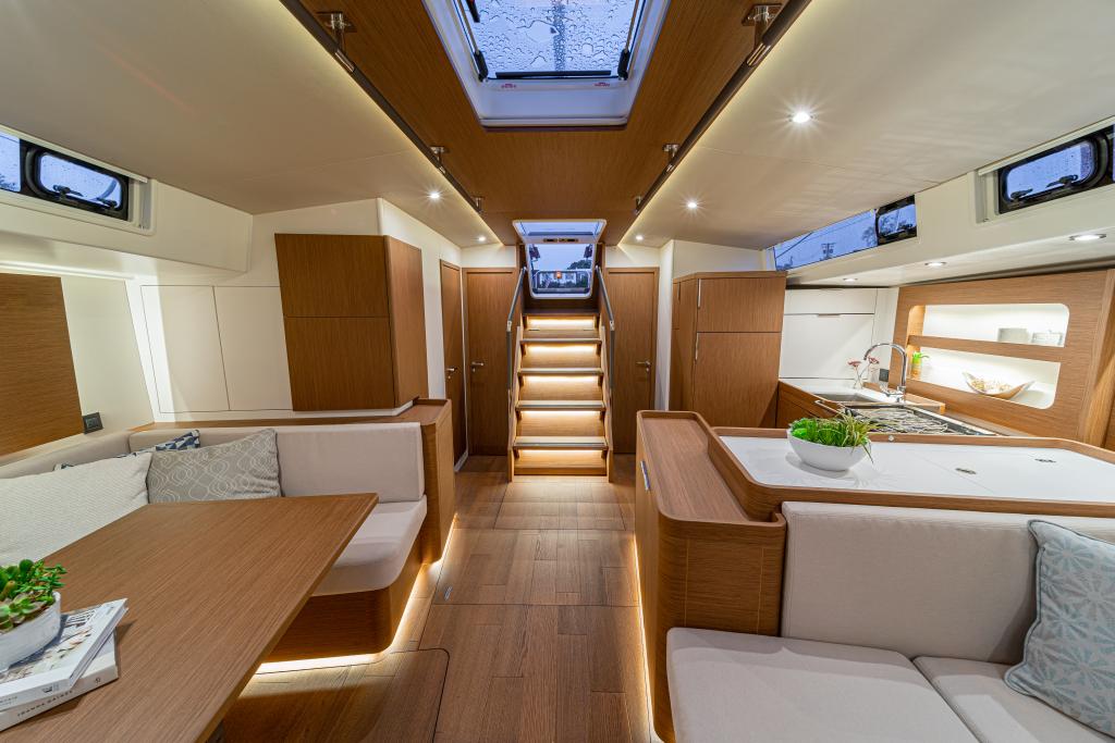 beneteau-oceanis-yacht-54_interior_salon_view_towards-companionway_v01.jpg