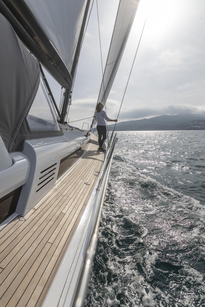 beneteau-oceanis-yacht-60-exterior-deck-walkway-under-sail.jpg