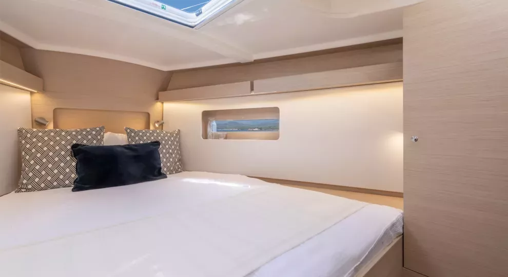 beneteau-oceanis-37-1-interior-forward-cabin-bed.jpg