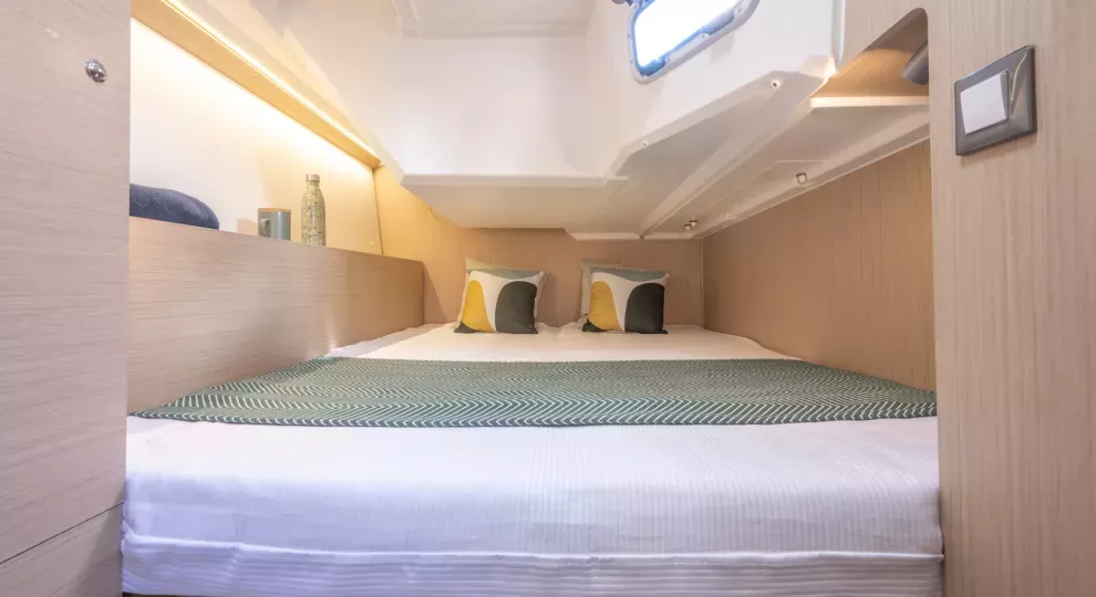beneteau-oceanis-37-1-interior-aft-cabin-bed.jpg