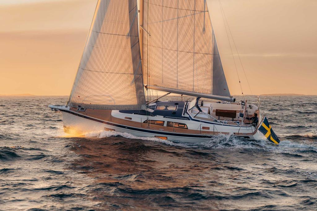 hallberg-rassy-370-sailing-broad-reach-sunset.jpg