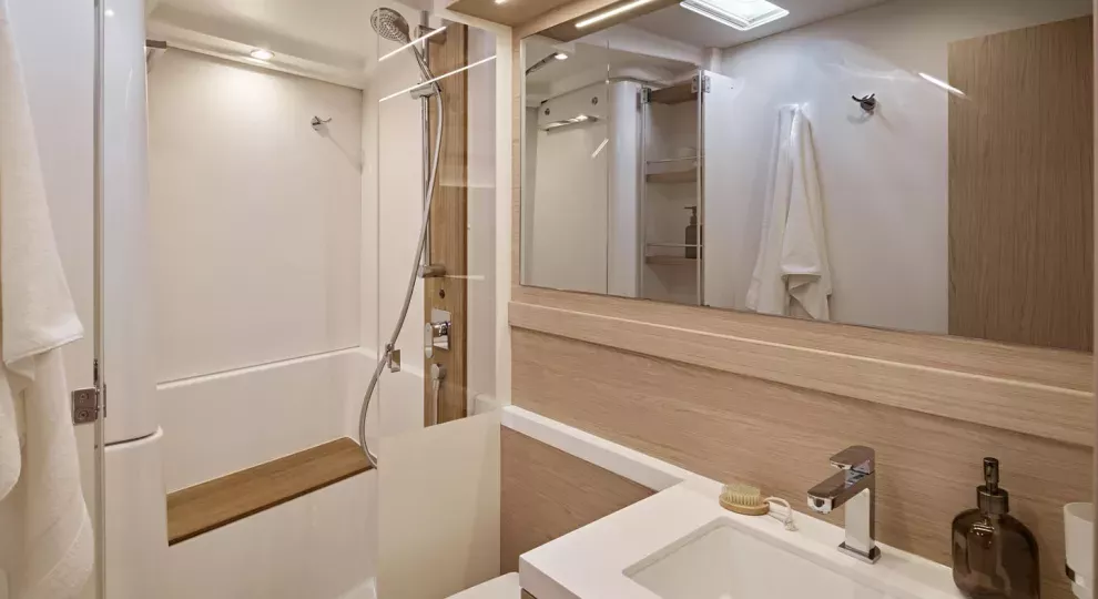 beneteau-oceanis-yacht-60-interior-bathroom-separate-shower.jpg