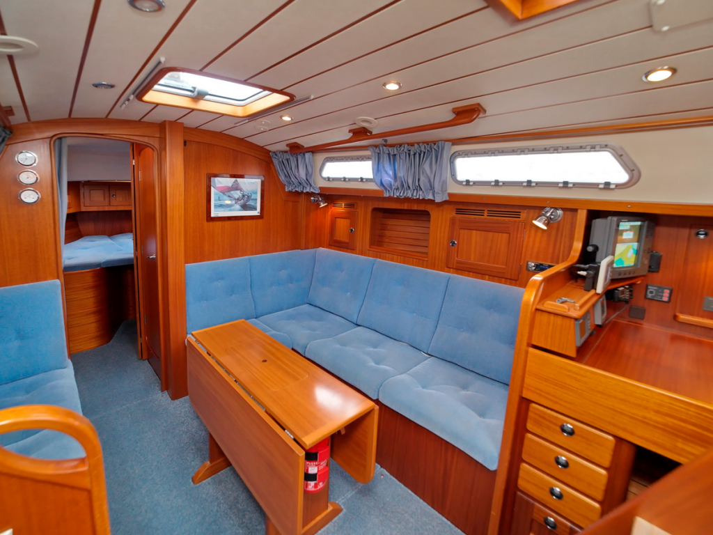 Hallberg-Rassy 37