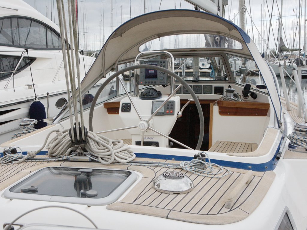Hallberg-Rassy 37