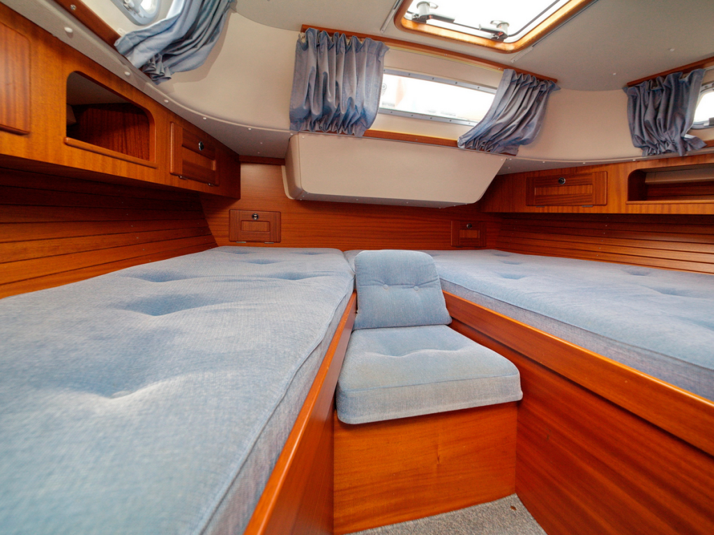 Hallberg-Rassy 37