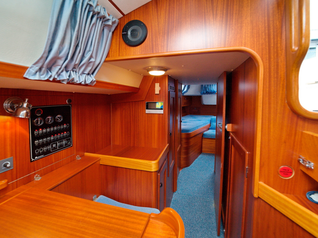 Hallberg-Rassy 37