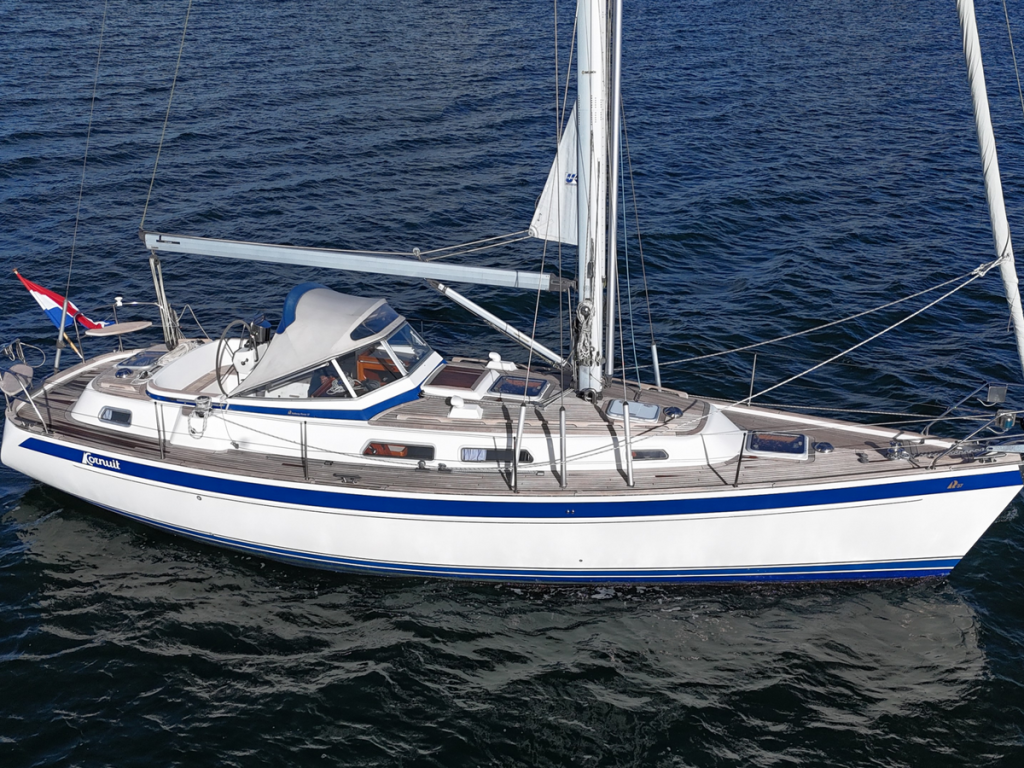 Hallberg-Rassy 37