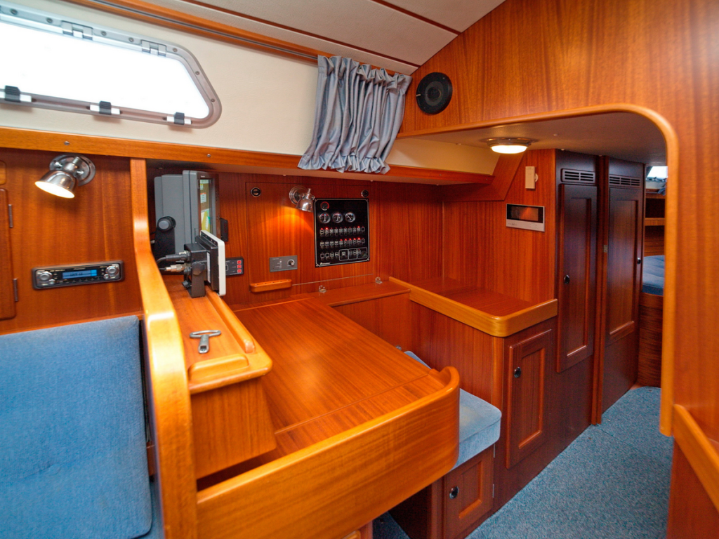 Hallberg-Rassy 37
