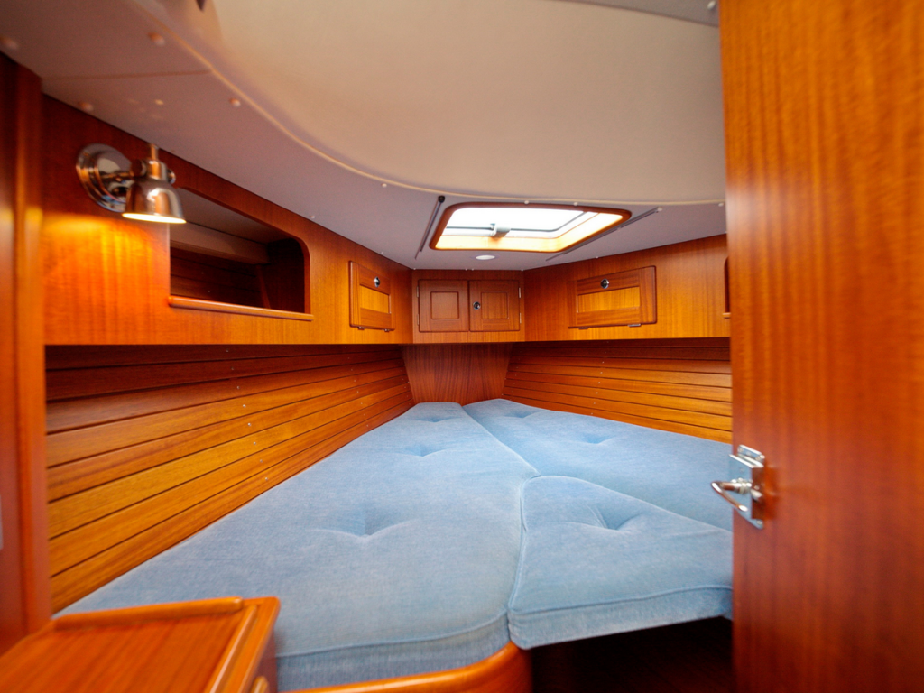 Hallberg-Rassy 37