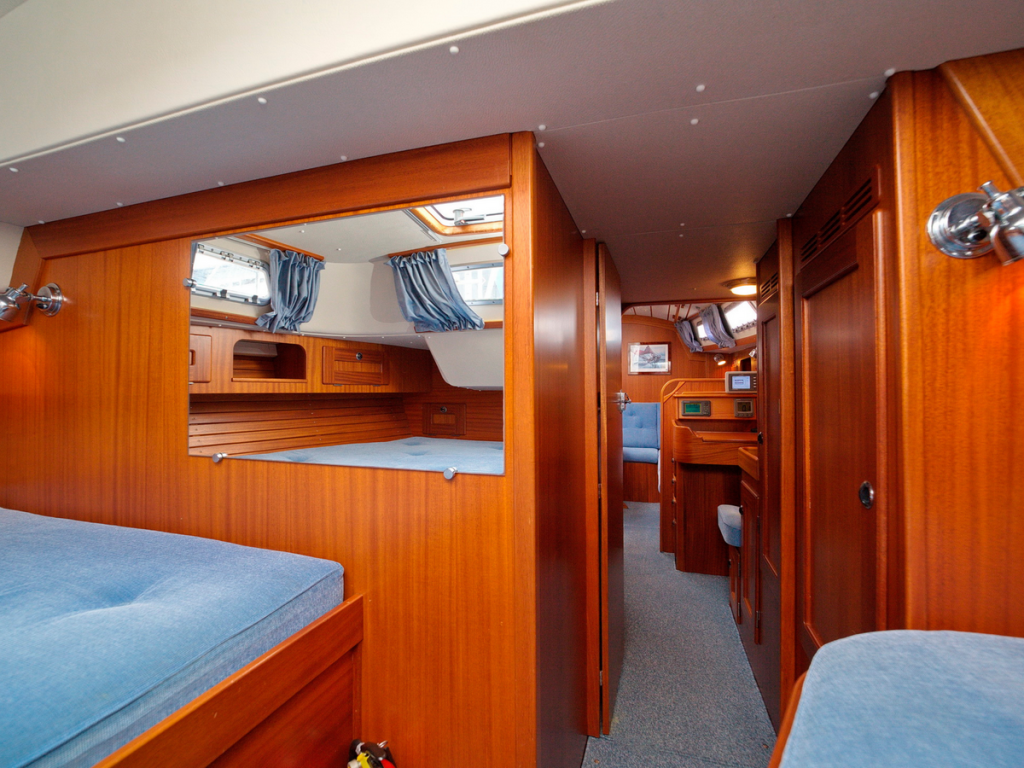 Hallberg-Rassy 37