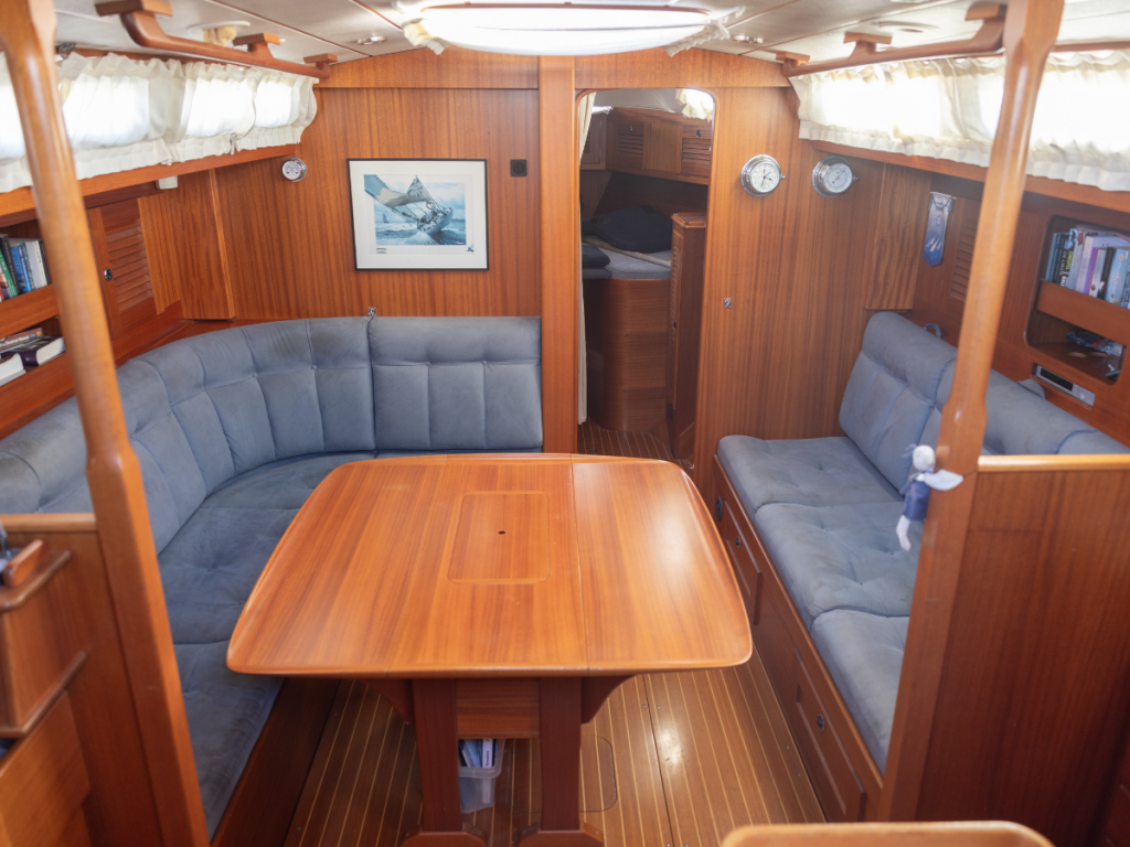 Hallberg-Rassy 42F