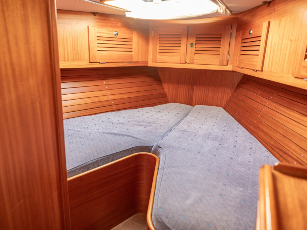 Hallberg-Rassy 42F