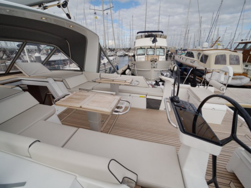 Beneteau Oceanis Yacht 54