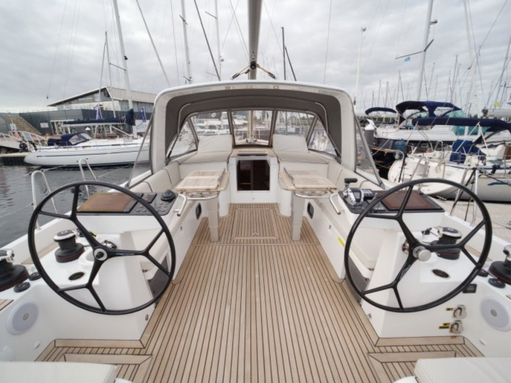 Beneteau Oceanis Yacht 54