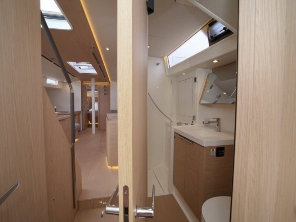 Beneteau Oceanis Yacht 54