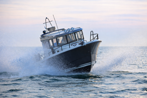 sargo-28-explorer-on-open-water.jpg