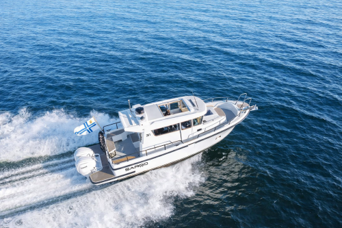 sargo-31-outboard-top-view.jpg