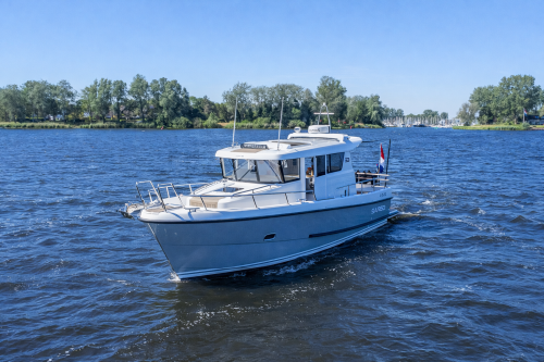 sargo-33-exterior-side-view.jpg