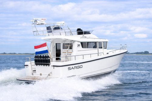 sargo-36-fly-underway-aft-quarter-view.jpg