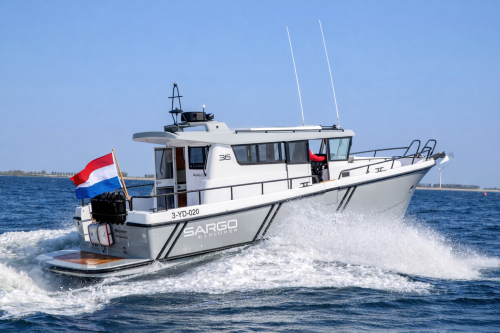 sargo-36-explorer-underway-aft-view-dutch-waters.jpg