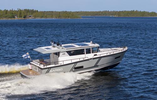 sargo-45-motor-yacht-underway-action-shot.jpg