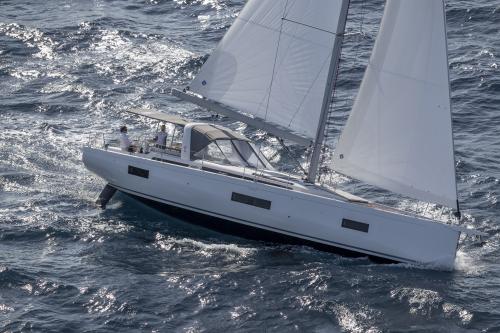 beneteau-oceanis-yacht-54-exterior-sailing-broad-reach-02.jpg