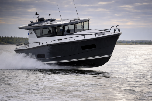 SARGO-45-explorer-op-water.jpg