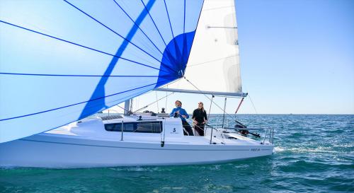 beneteau-first-24_exterior_sailing_side-view_gennaker.jpg