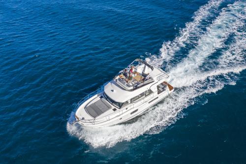 SWIFT TRAWLER 41 FLY_IMAGE_RUNNING.jpg